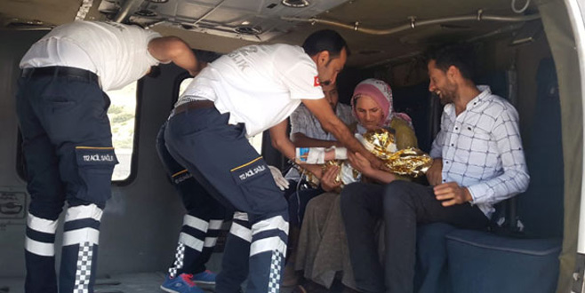 Üzerine sıcak su dökülen bebek askeri helikopterle kurtarıldı