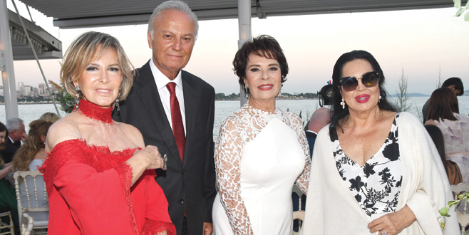 Efsaneler bir arada Efsaneler bir arada