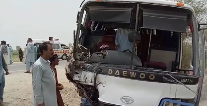 Pakistan’da trafik kazası: 15 ölü Pakistan’da trafik kazası: 15 ölü