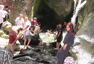 Saitabat Şelalesi’nde haftasonu yoğunluğu