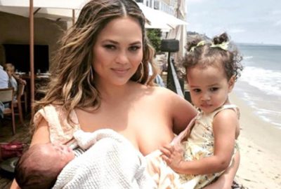 Dünyaca ünlü modelin, bebeğini emzirme pozu takipçilerini kızdırdı!