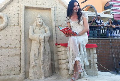 Kum kraliçesi Hande