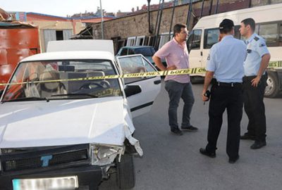‘Dur’ ihtarına uymayan sürücü, 2 polisi ezdi
