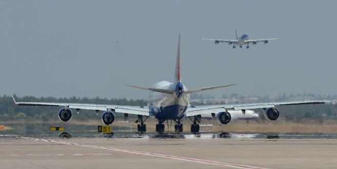 46 saniyede bir uçak inip kalktı