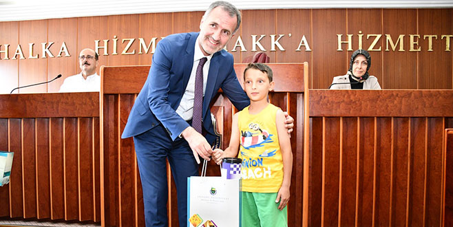 İnegöl’ün Fikri’ne katkı verenler ödüllendirildi İnegöl’ün Fikri’ne katkı verenler ödüllendirildi