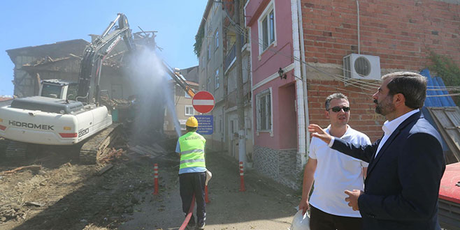 Gürsu’daki metruk binalara yıkım