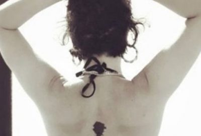 Bursalı ünlü oyuncu sırtına bakın ne dövmesi yaptırdı