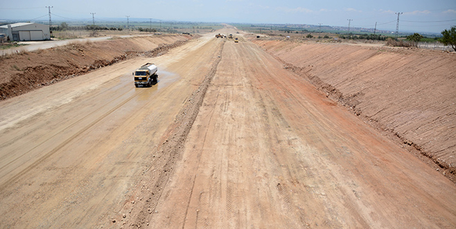 Otoyolun geçtiği köye köprü Otoyolun geçtiği köye köprü