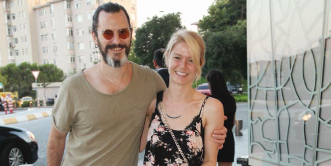 Mutlu çiftin alışveriş keyfi