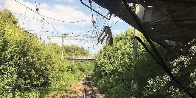 Sadece selfie çekmek istedi! Mucizevi kurtuluş