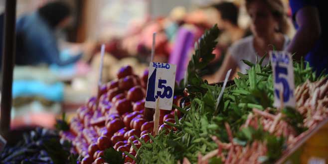 Fiyatlar düştü, pazarda yüzler gülüyor