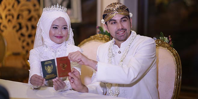 Bursalı öğretmene Endonezyalı gelin Bursalı öğretmene Endonezyalı gelin