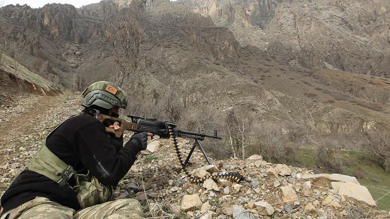 Hakkari'de düzenlenen terör operasyonlarında 9 terörist etkisiz hale getirildi.