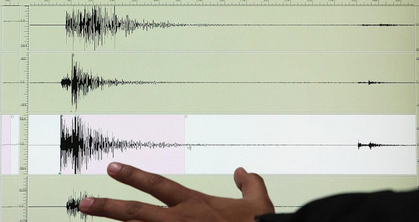 İran'ın Hürmüzgan eyaletine bağlı Ruyder ilçesinde 5,7 büyüklüğünde deprem meydana