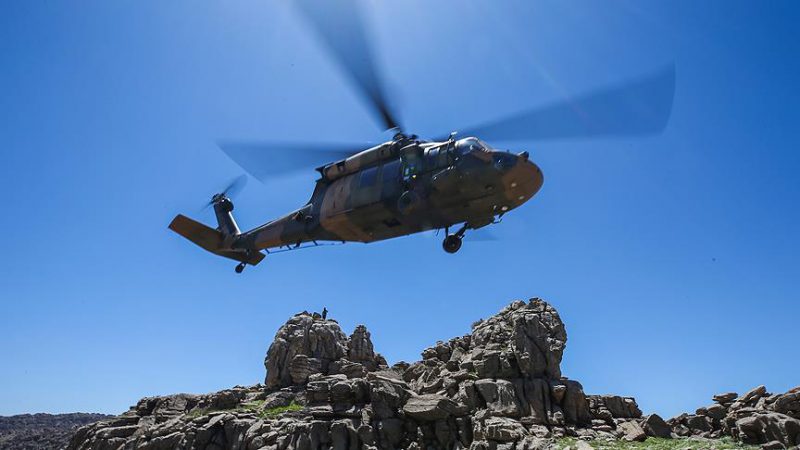 Genelkurmay Başkanlığından, Hakkari'deki Sümbül Dağı'na tırmanırken rahatsızlanan iki dağcının bölgeye