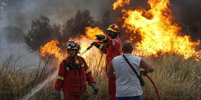 Yunanistan’da orman yangınları sürüyor Yunanistan’da orman yangınları sürüyor