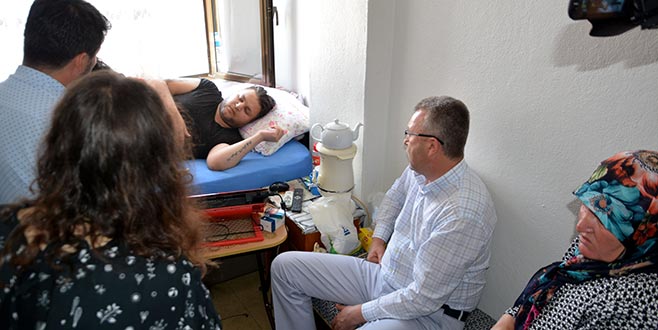 Özkan mobil ekiple vatandaşları dinliyor