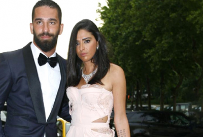 5,5 aylık hamile olan Arda Turan’ın eşi ilk kez bikinili görüntülendi