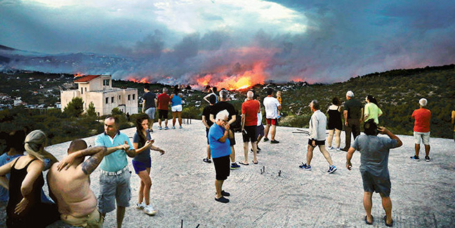 Yunanistan’daki yangında can kaybı arttı!