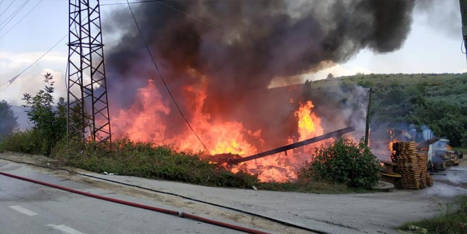 Bursa’da korku dolu dakikalar! Fabrika alev alev yandı