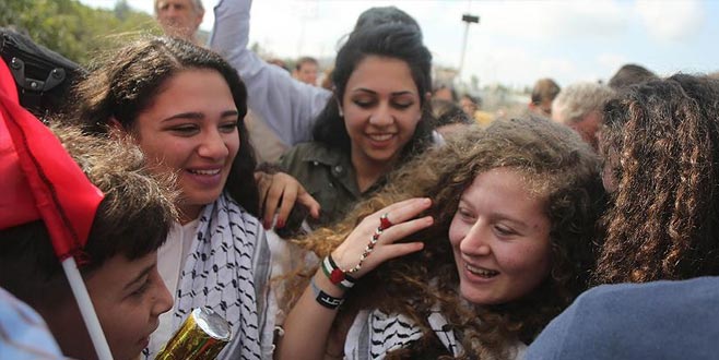 Filistinli cesur kız Temimi serbest bırakıldı Filistinli cesur kız Temimi serbest bırakıldı