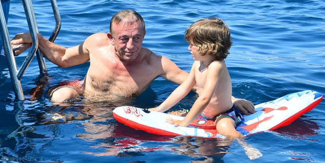 Ali Ağaoğlu’ndan oğluna sürpriz