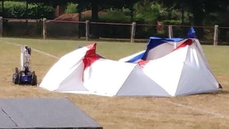 Futbol sahasında kendini patlattı Futbol sahasında kendini patlattı