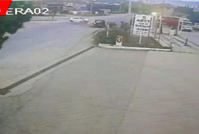 Zincirleme kaza güvenlik kamerasına yansıdı