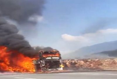 Otobüs alev aldı, 6 kilometrelik kuyruk oluştu