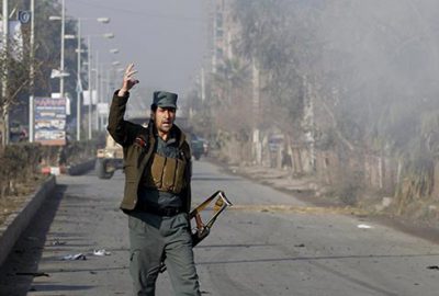 Afganistan’da otobüs bombanın üzerinden geçti