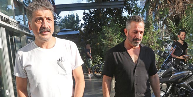 Ozan gitti Cem geldi