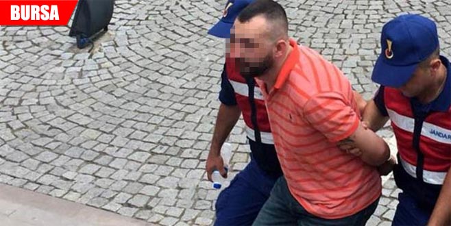 Her yerde aranıyordu! Havuzda sevgilisiyle yüzerken yakalandı…