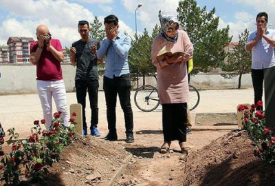 PKK’nın katlettiği anne ve bebeğinin mezarına ziyaretçi akını