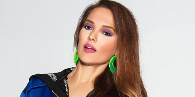 26 Yıl önceki fotoğrafını paylaştı! ‘Değişmeyen tek benim bide Hülya Avşar’