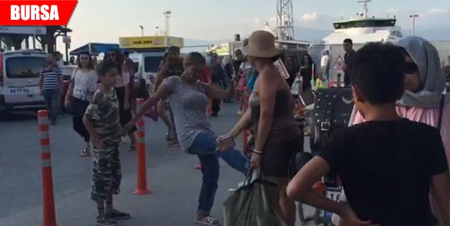 ‘Kocama baktın’ diyerek saldırdı