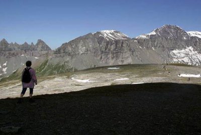 İsviçre Alpleri’nde uçak düştü!