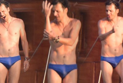 Ailesiyle tatil yapan Mehmet Günsür dansıyla dikkat çekti