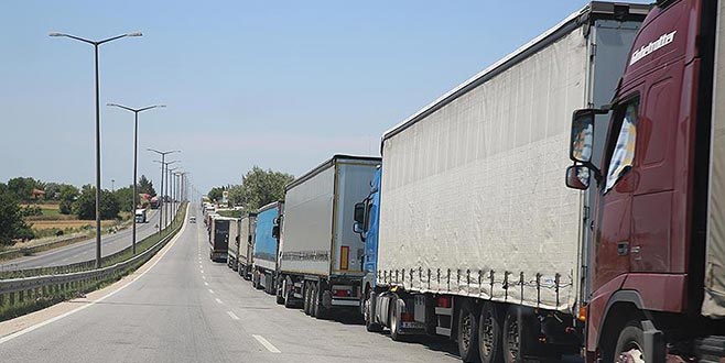 Sınırda 11 kilometrelik kuyruk