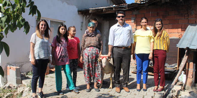 Keles’te ‘kurbanlık’ yardımı Keles’te ‘kurbanlık’ yardımı