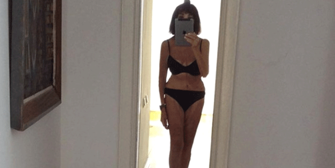 89’luk sanatçıdan bikinili poz