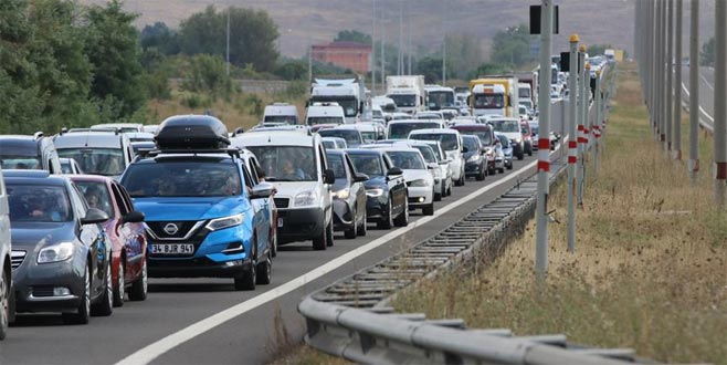 Türkiye bayramda yollara düştü