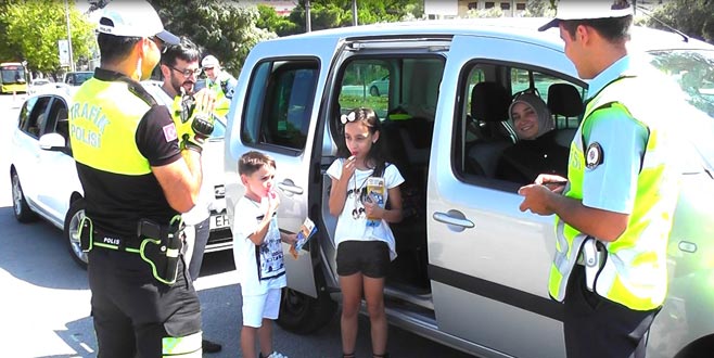 Kırmızı düdüklü çocuklar işbaşında