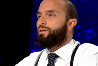 Türbanlı hayranları içeri alınmadı mı?