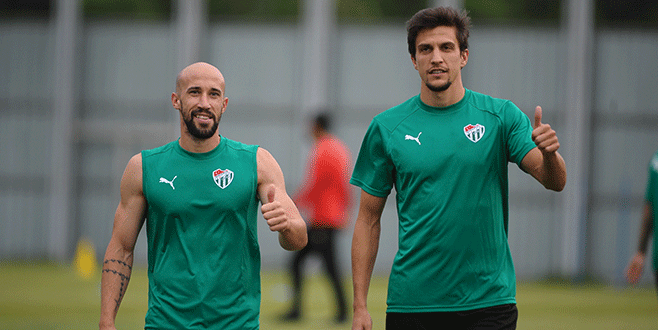 Bursaspor’un yeni transferleri ilk idmanına çıktı