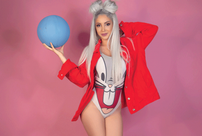 Çocukluk kahramanıyla poz verdi