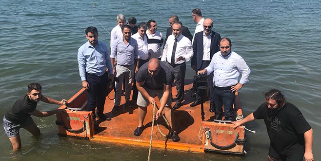 Başkan Aktaş, İznik Gölü’ndeki tarihi yapıyı inceledi Başkan Aktaş, İznik Gölü’ndeki tarihi yapıyı inceledi