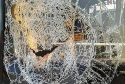 Ters şeritte giden halk otobüsü profesyonel bisikletçiye çarptı