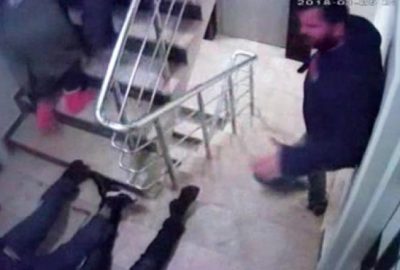 Köpeğinden şikayetçi olan iki kişiyi böyle öldürdü