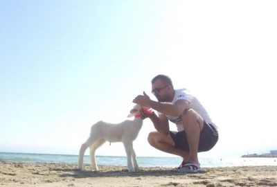 Kesmek için almıştı, çocuklarından ayırmıyor…