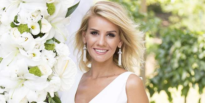 Esra Erol’un eşinin, kadın takipçisine verdiği cevap şoke etti! Esra Erol’un eşinin, kadın takipçisine verdiği cevap şoke etti!